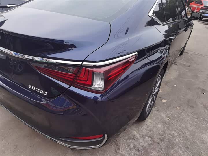 Фото 8 - Lexus ES