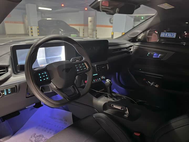 Фото 4 - Ford Mustang