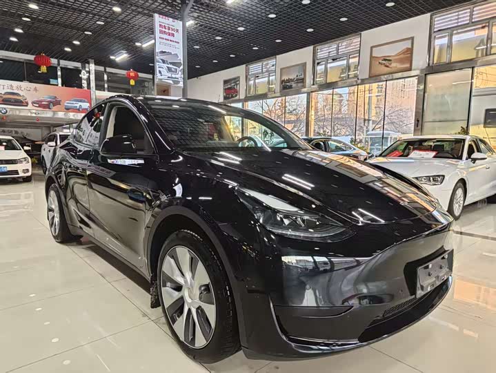 Фото 3 - Tesla Model Y