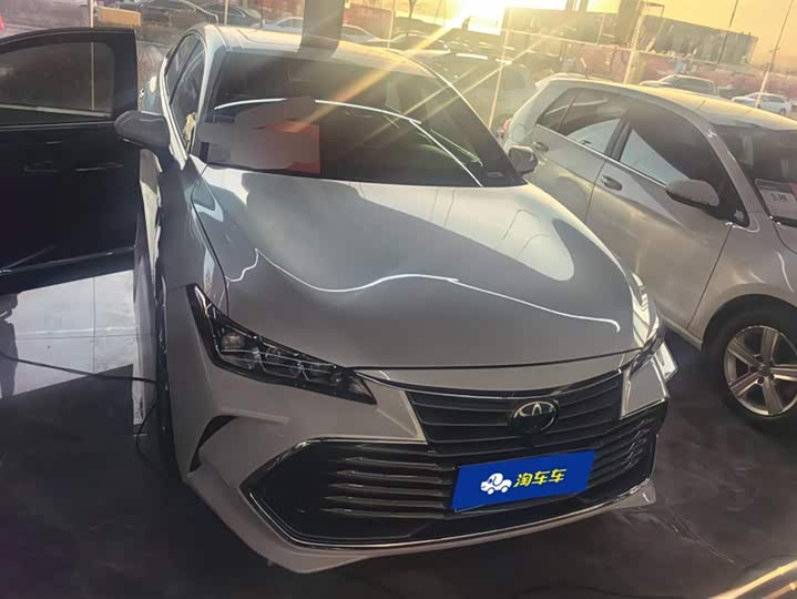 Фото 2 - Toyota Avalon