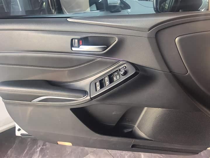 Фото 7 - Toyota Avalon