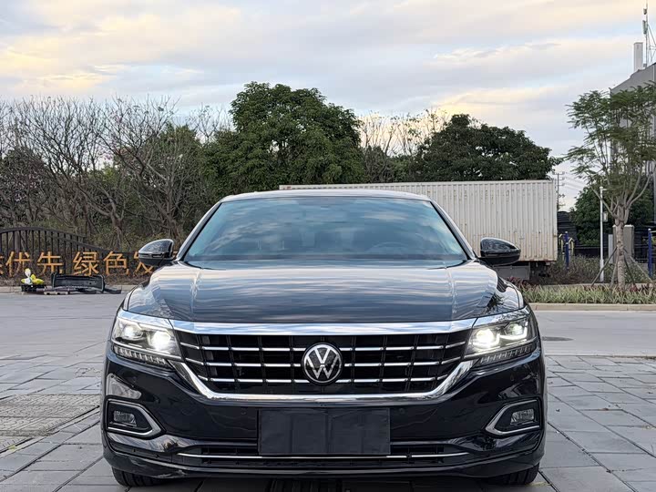 Фото 2 - Volkswagen Passat