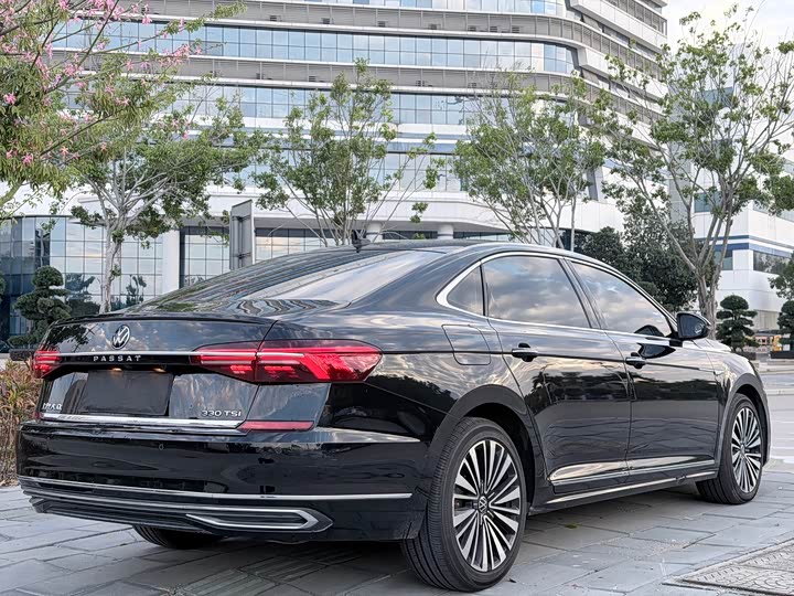 Фото 7 - Volkswagen Passat