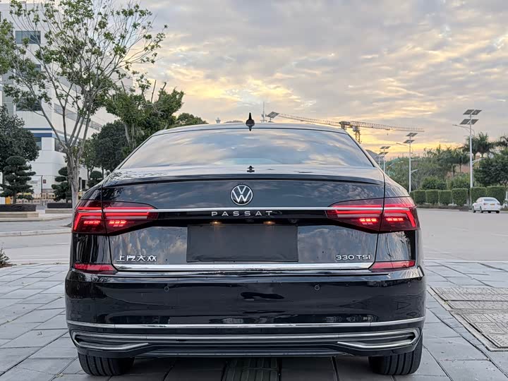 Фото 8 - Volkswagen Passat