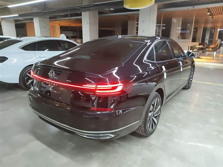 Фото 7 - Volkswagen Passat