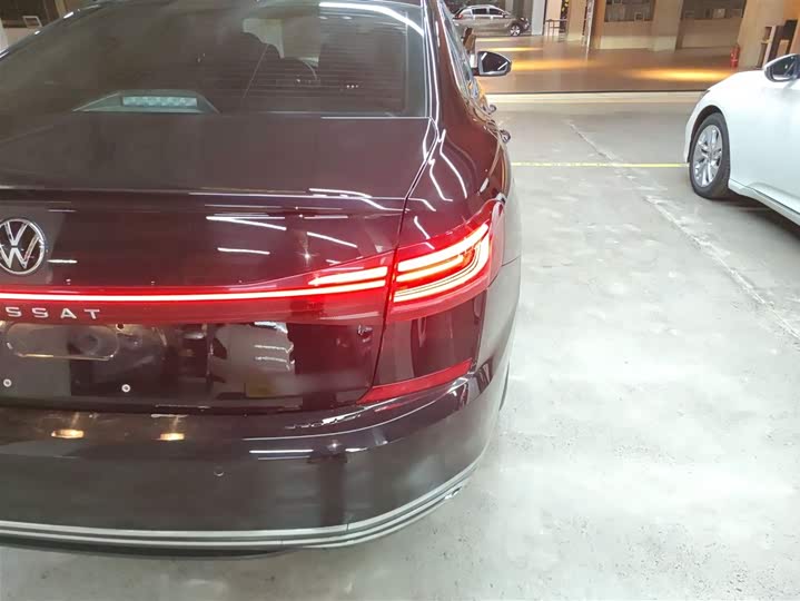 Фото 8 - Volkswagen Passat