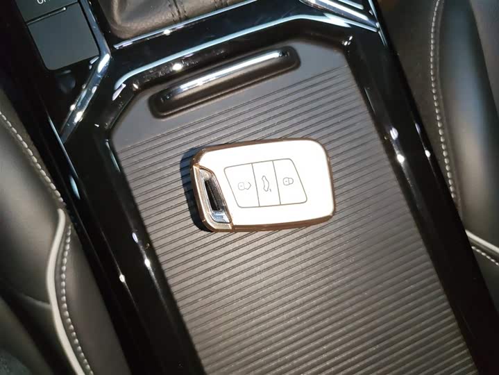 Фото 9 - Volkswagen Passat