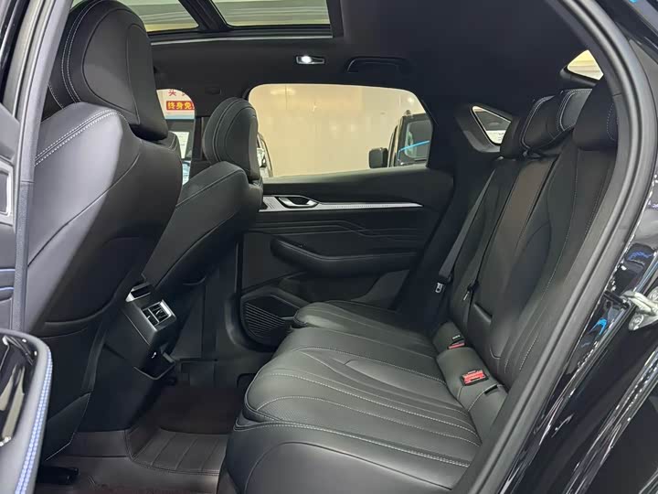 Фото 6 - Geely Preface