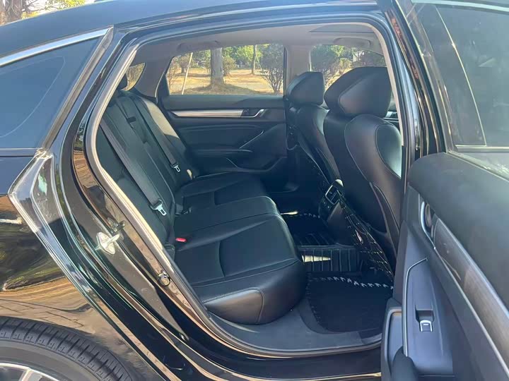 Фото 7 - Honda Accord