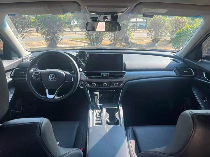 Фото 8 - Honda Accord