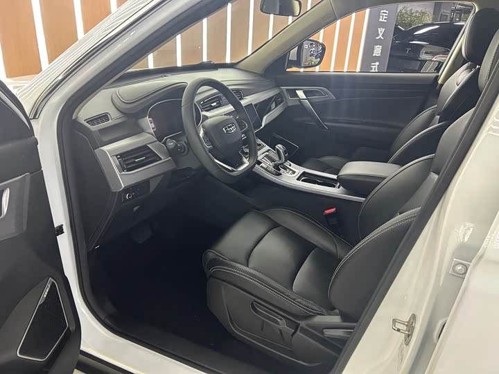 Фото 4 - Geely Atlas