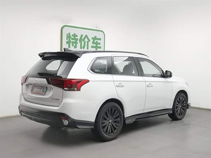 Фото 2 - Mitsubishi Outlander