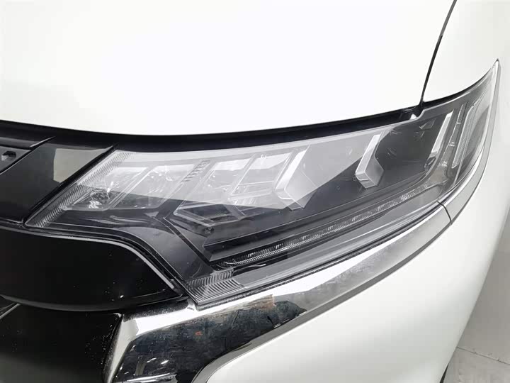 Фото 7 - Mitsubishi Outlander