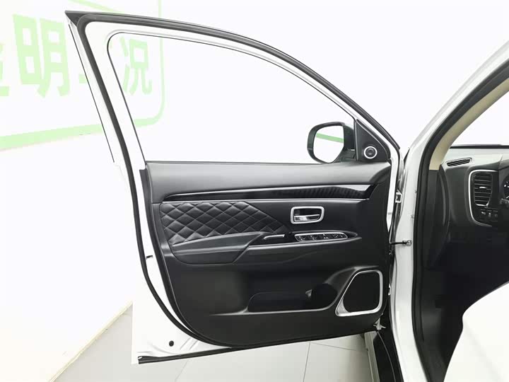 Фото 8 - Mitsubishi Outlander