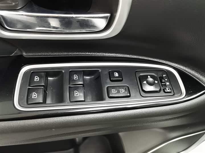 Фото 9 - Mitsubishi Outlander