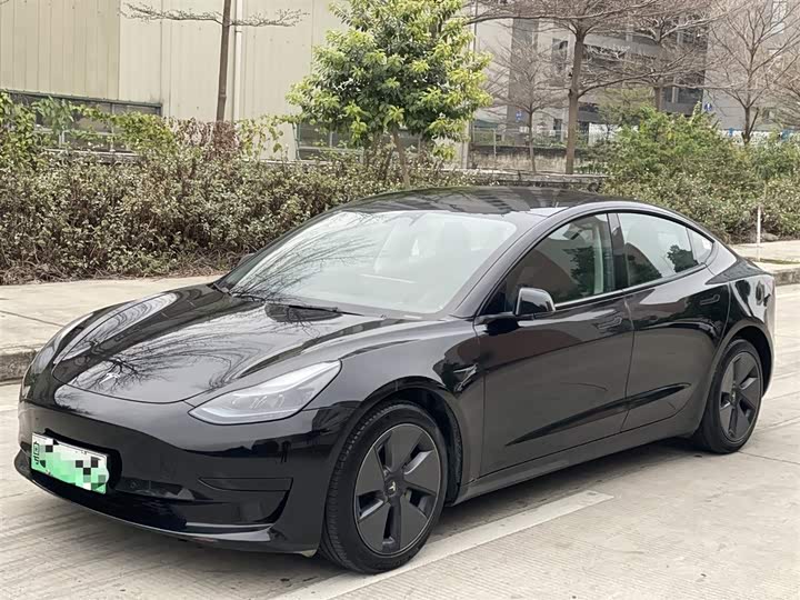 Фото 1 - Tesla Model 3