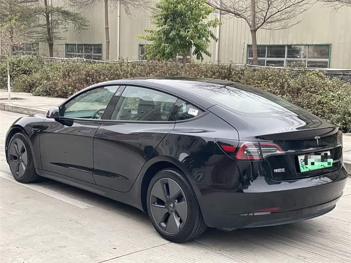 Фото 4 - Tesla Model 3
