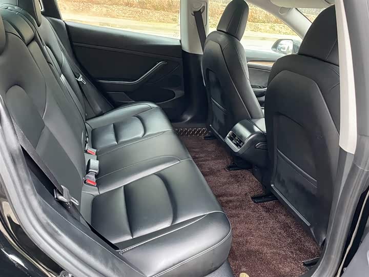 Фото 6 - Tesla Model 3