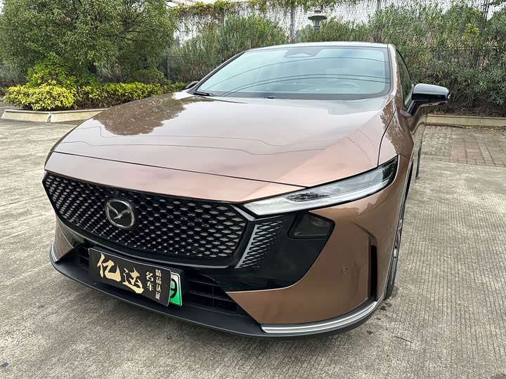 Фото 4 - Mazda EZ-6