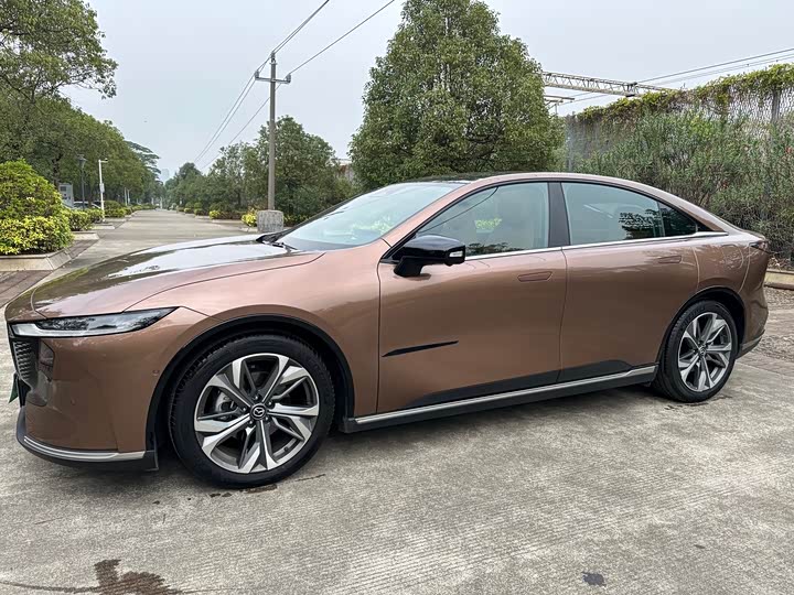 Фото 6 - Mazda EZ-6