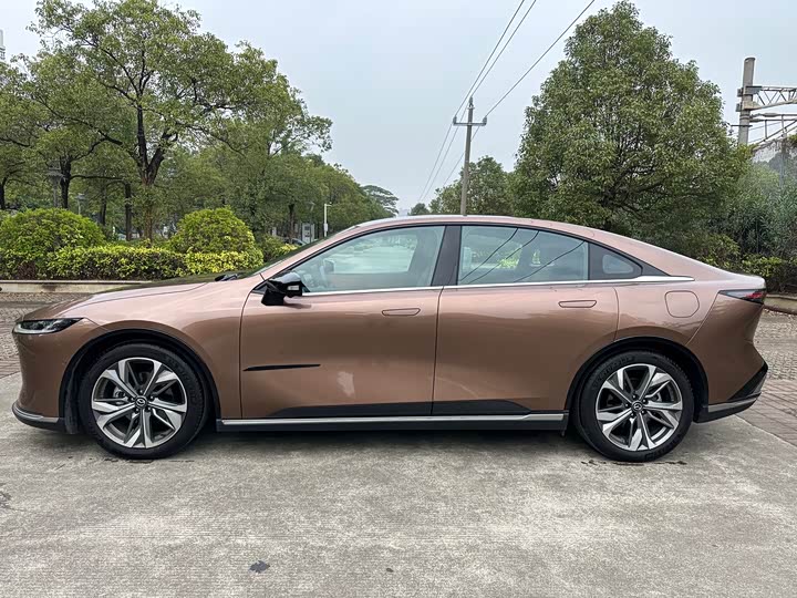 Фото 7 - Mazda EZ-6