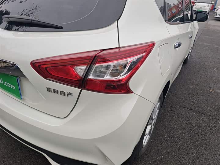 Фото 8 - Nissan Tiida