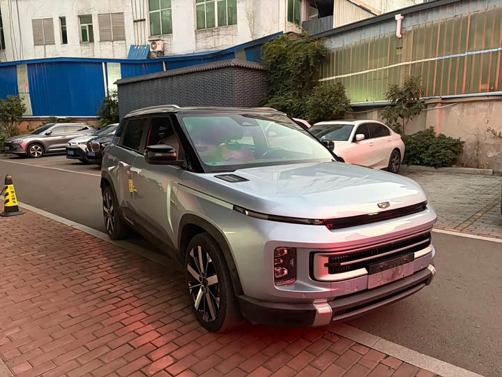 Фото 3 - Geely Icon