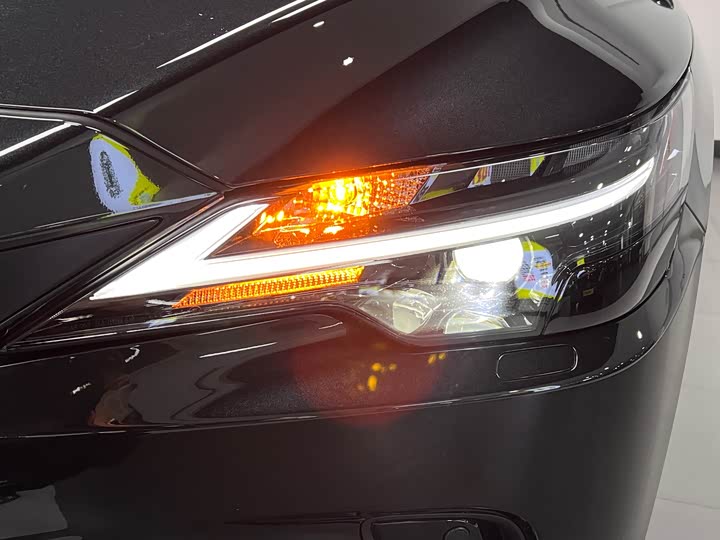 Фото 8 - Lexus RX