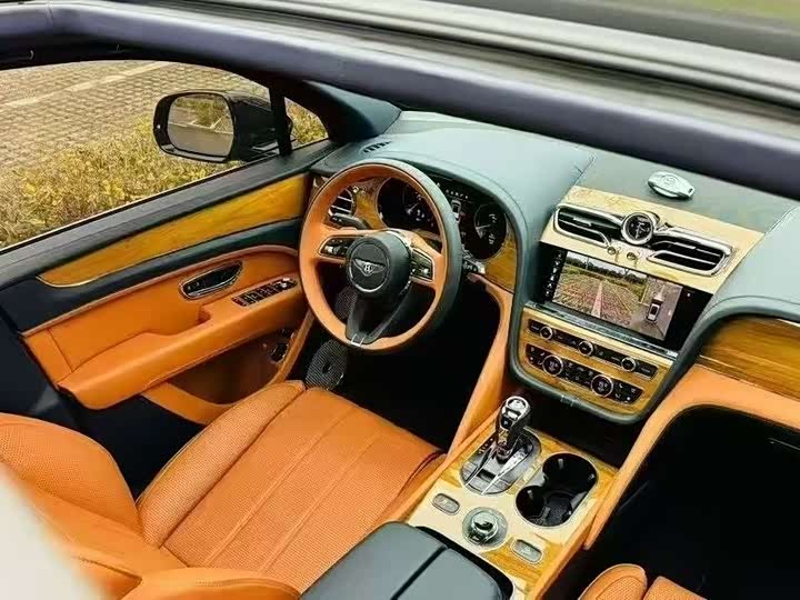 Фото 9 - Bentley Bentayga