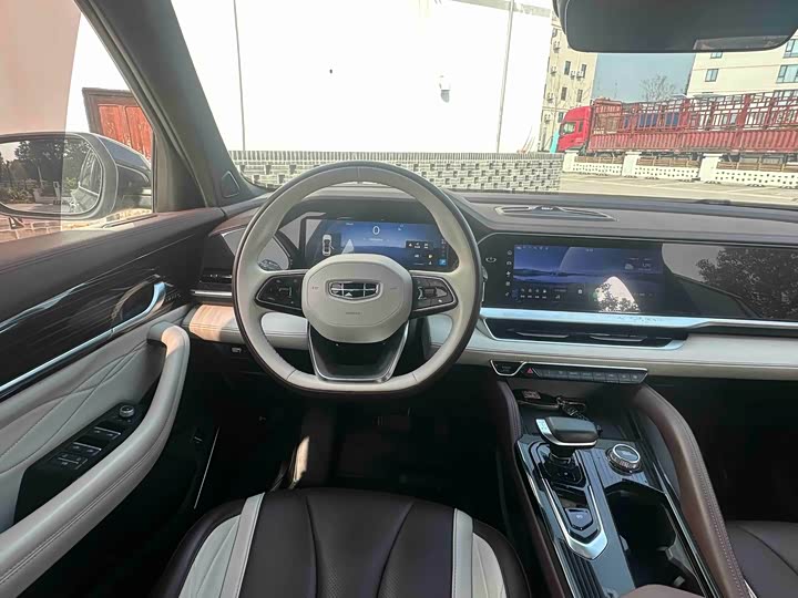 Фото 4 - Geely Monjaro