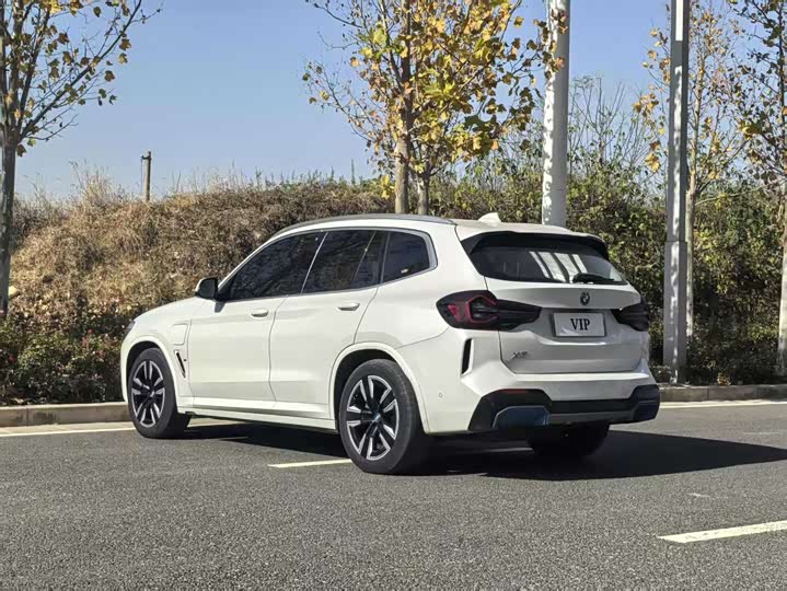 Фото 6 - BMW iX3