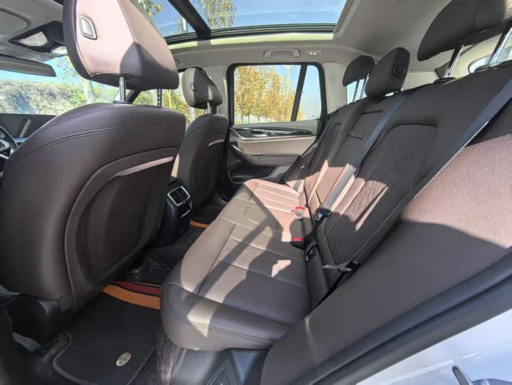 Фото 8 - BMW iX3