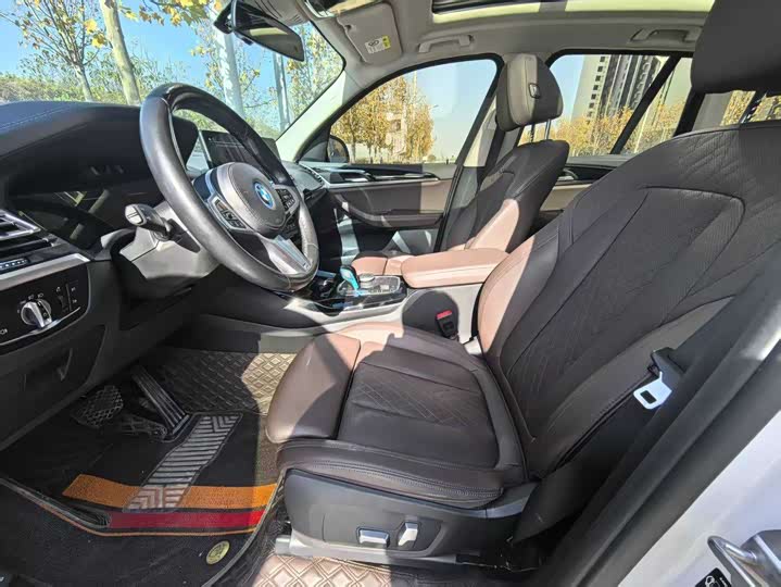 Фото 9 - BMW iX3