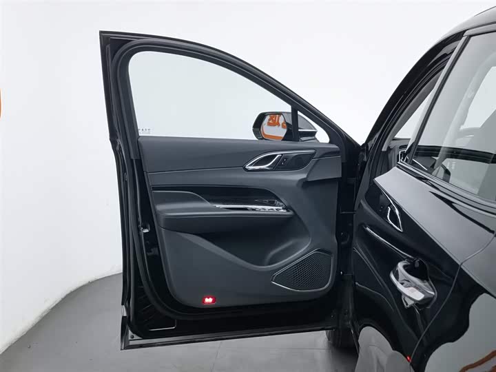 Фото 8 - Hongqi HS3