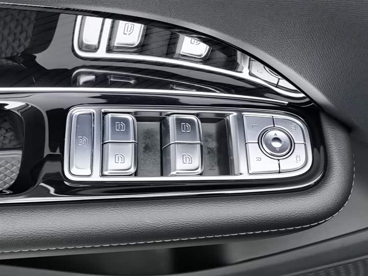 Фото 9 - Hongqi HS3