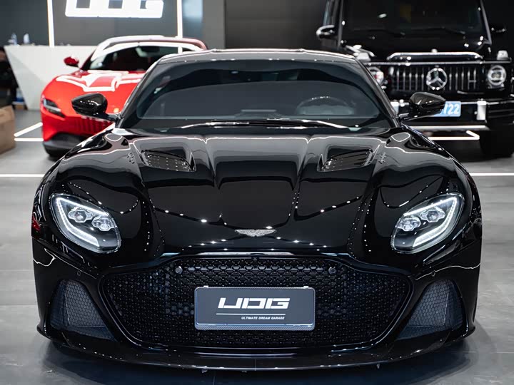 Фото 2 - Aston Martin DBS