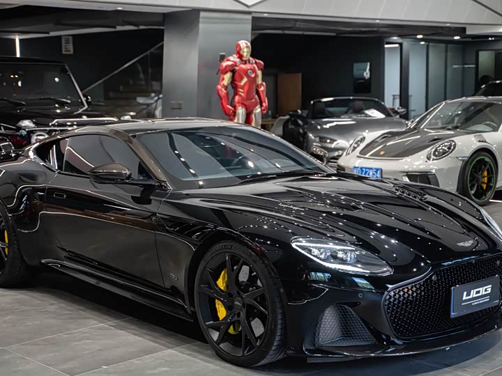 Фото 4 - Aston Martin DBS