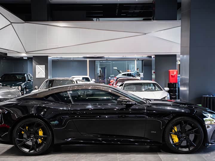 Фото 6 - Aston Martin DBS
