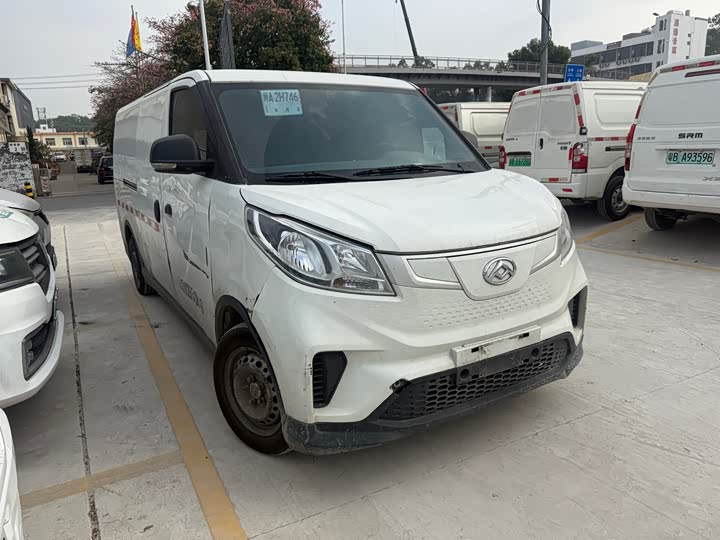 Фото 3 - Maxus EV30