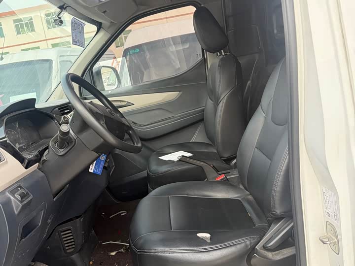 Фото 4 - Maxus EV30