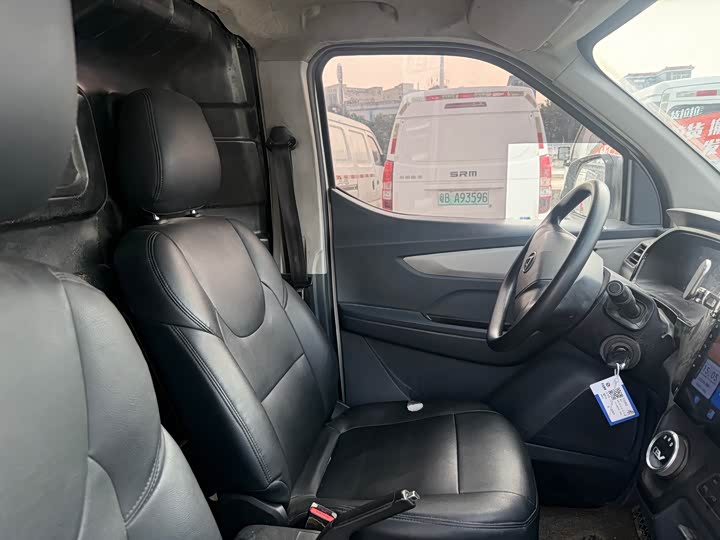 Фото 6 - Maxus EV30