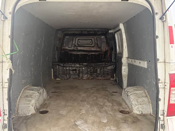 Фото 7 - Maxus EV30