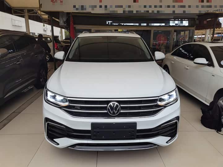 Фото 3 - Volkswagen Tiguan L Pro