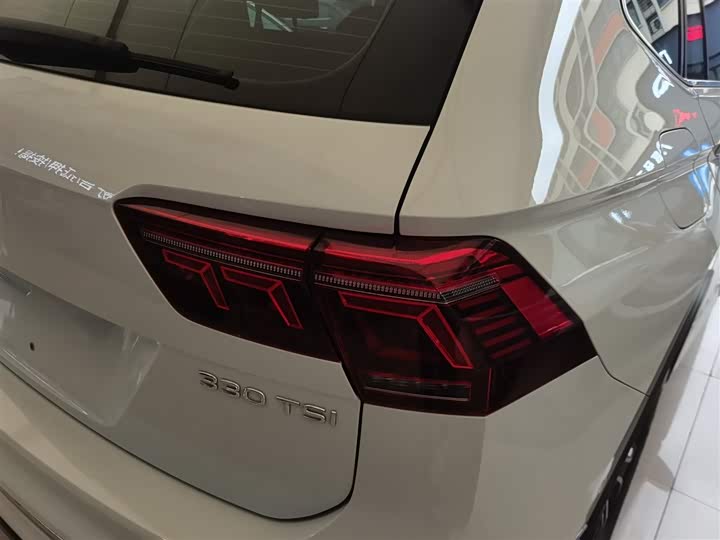 Фото 8 - Volkswagen Tiguan L Pro