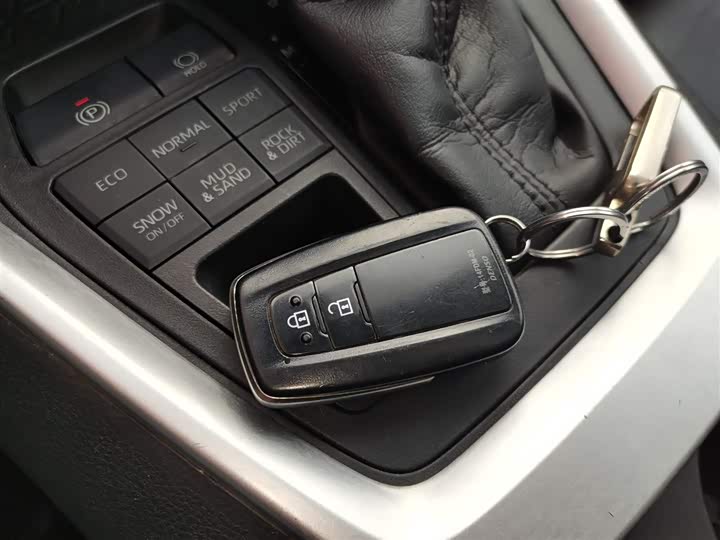 Фото 9 - Toyota Wildlander