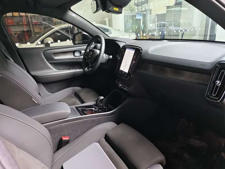 Фото 5 - Volvo C40