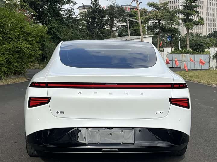 Фото 9 - XPeng P7