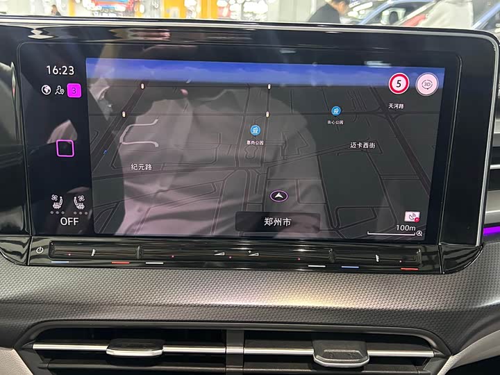 Фото 9 - Volkswagen Lamando L