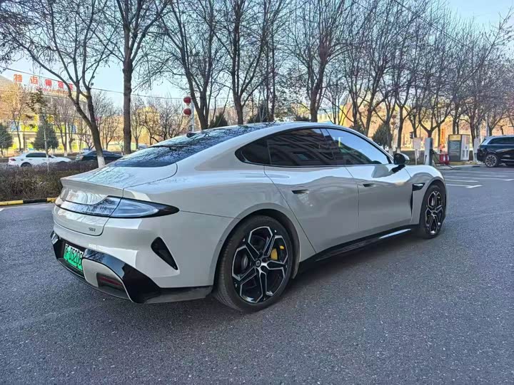 Фото 9 - Xiaomi SU7