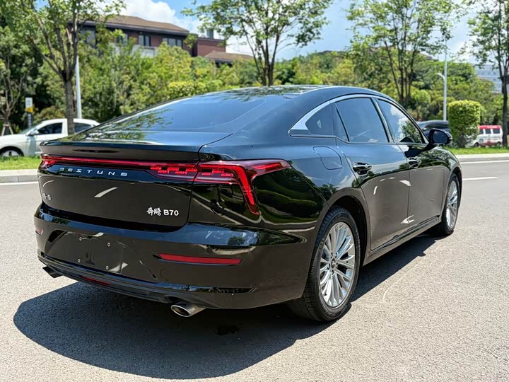 Фото 7 - Bestune B70